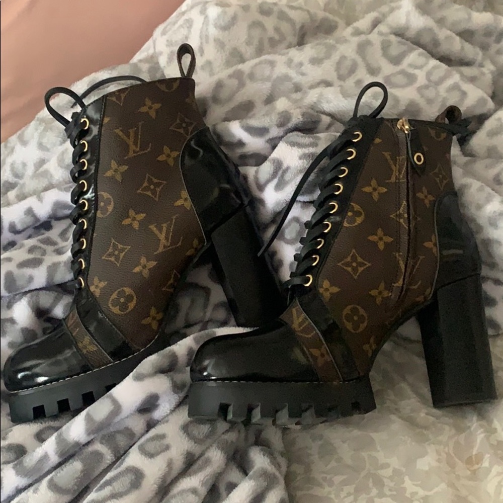 FLASH SALE*** LOUIS VUITTON STAR TRAILS
